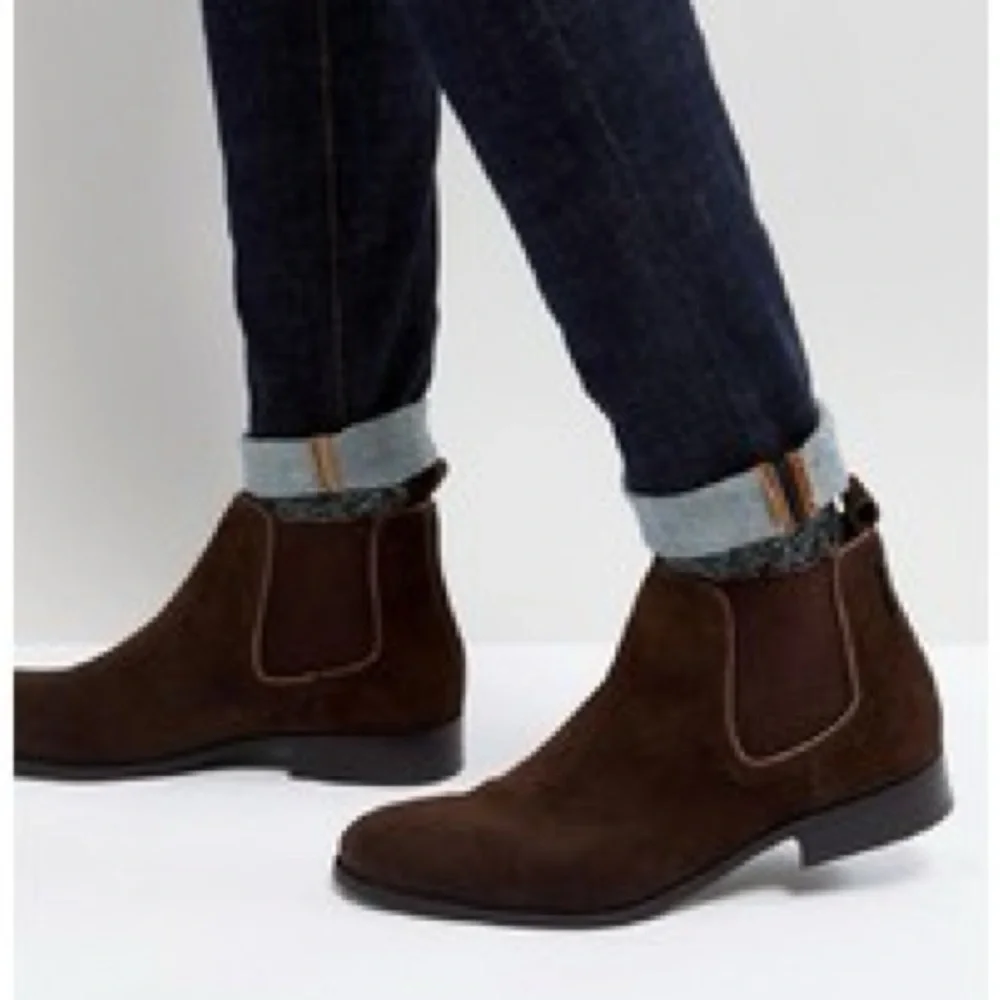 Ben Sherman Monroe Chelsea Boots in Brown Suede